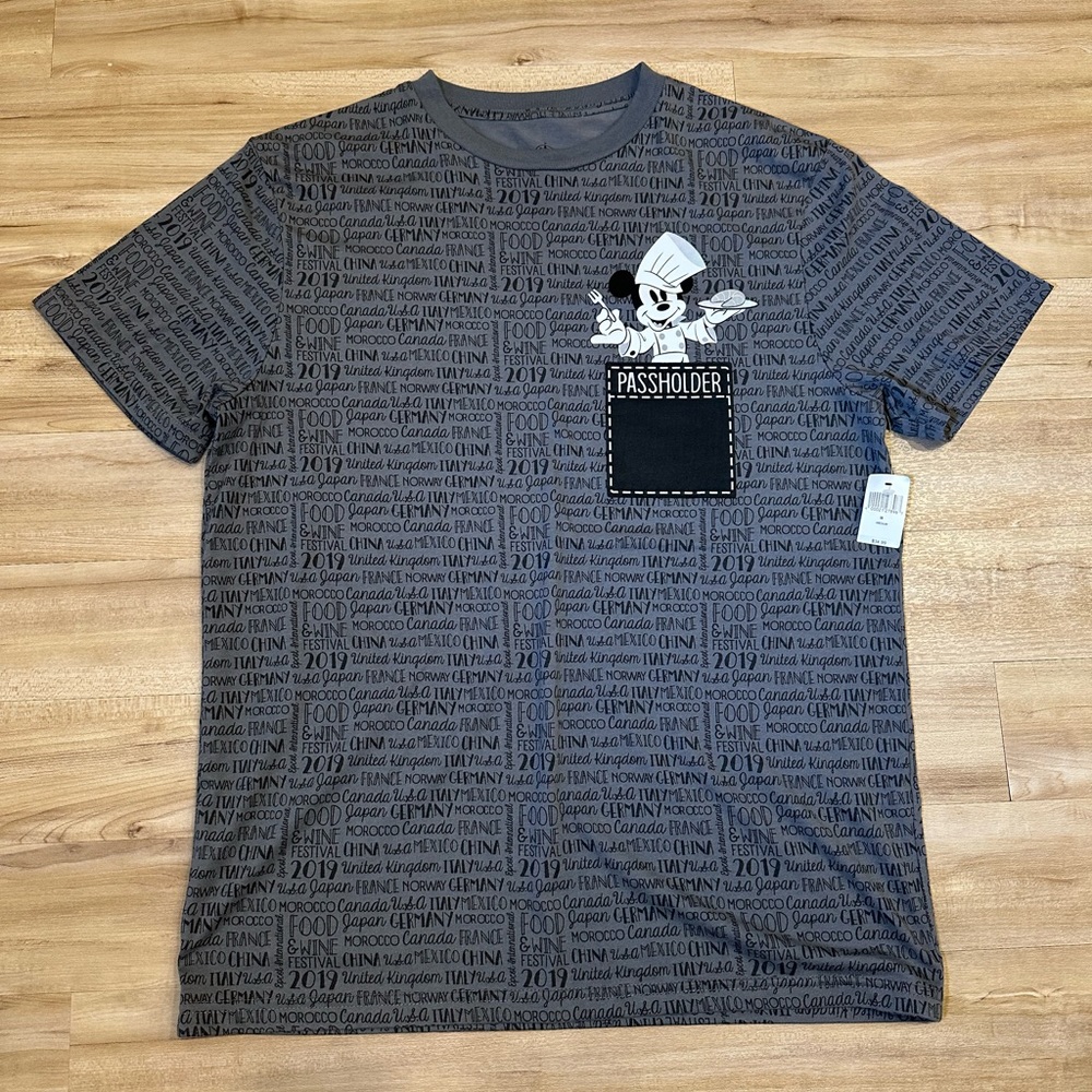Disney Walt Disney World Epcot 2019 Passholder Mickey Mouse Shirt Size Medium